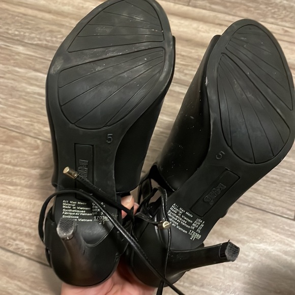 Black winter/fall heels - Picture 5 of 5